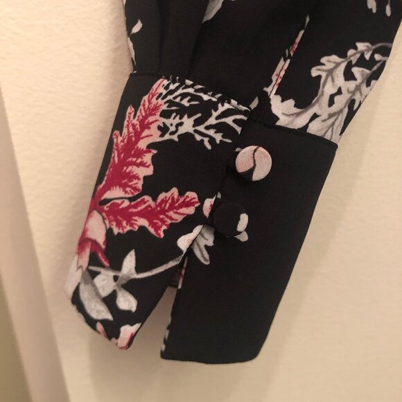 White House Black Market blouse with tie bow sz S - Picture 6 of 6